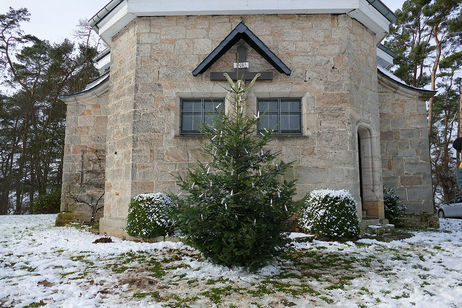 Weihnachtsbaum an der Weingartenkapelle